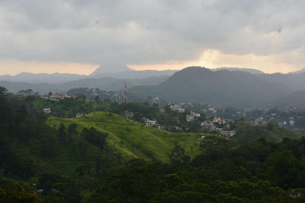 Kandy Highland Unique Hotel Esterno foto
